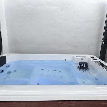 Casa Titos 2 *